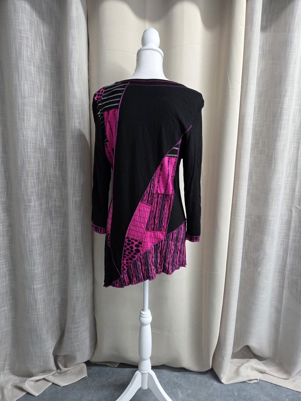 Parsley & Sage Black Tunic Top with Magenta Patchwork Feminine Size M - Picture 3 of 5